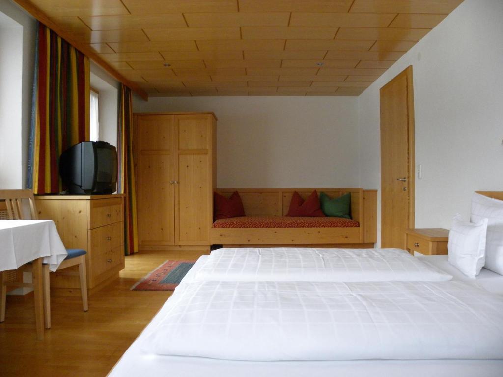 Ferienhaus Bergland Bizau Habitación foto